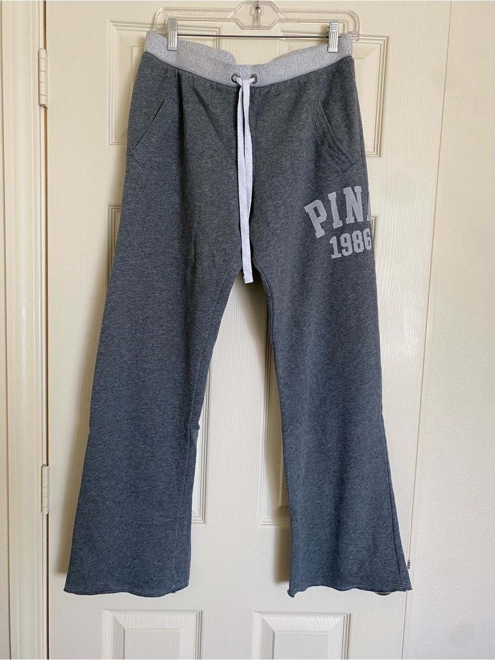 PINK Victoria's Secret Charcoal Gray Girls' Sweatpants with 1986 Logo